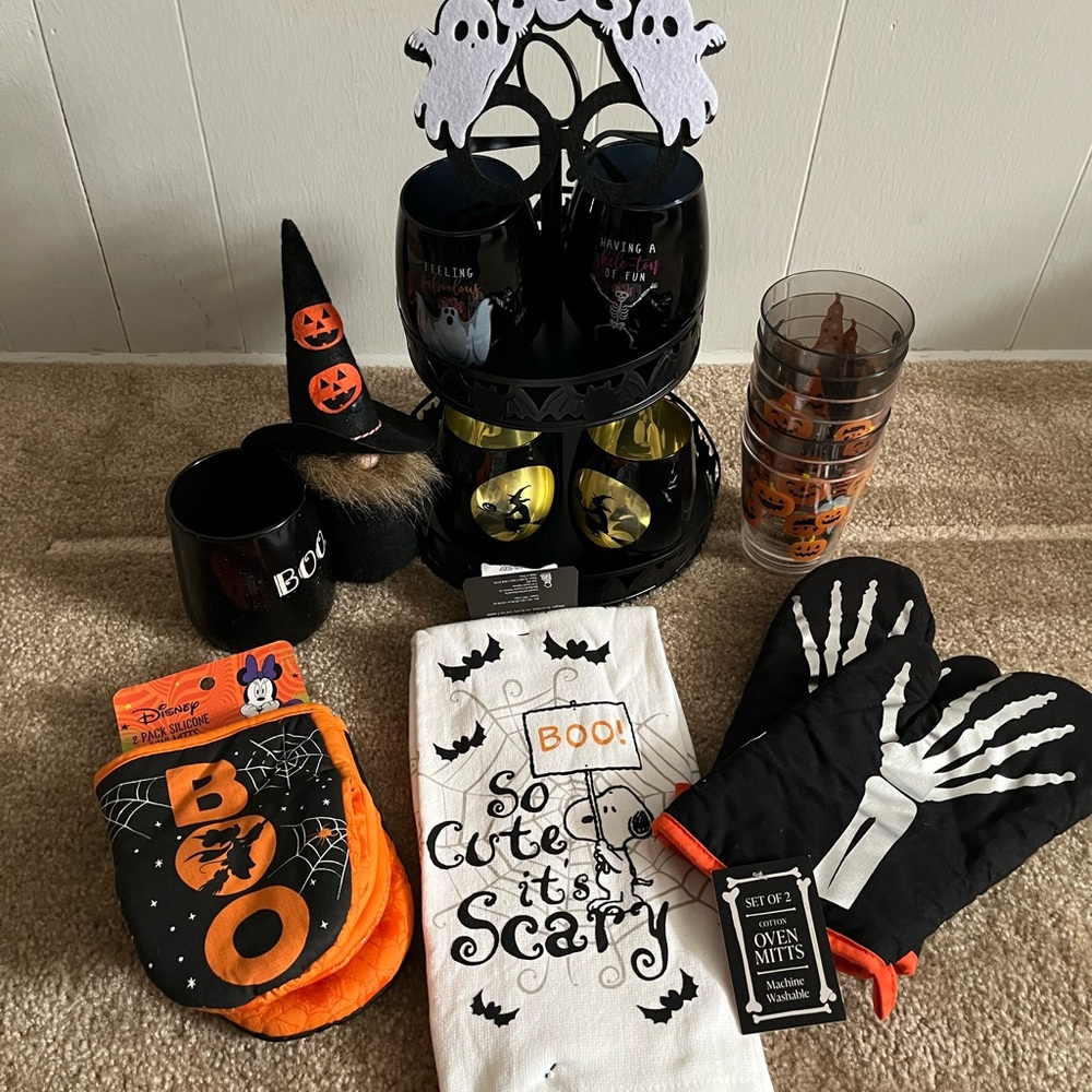 Halloween Black & Orange Kitchen Drinkware, Mitten and Tea Towel Set